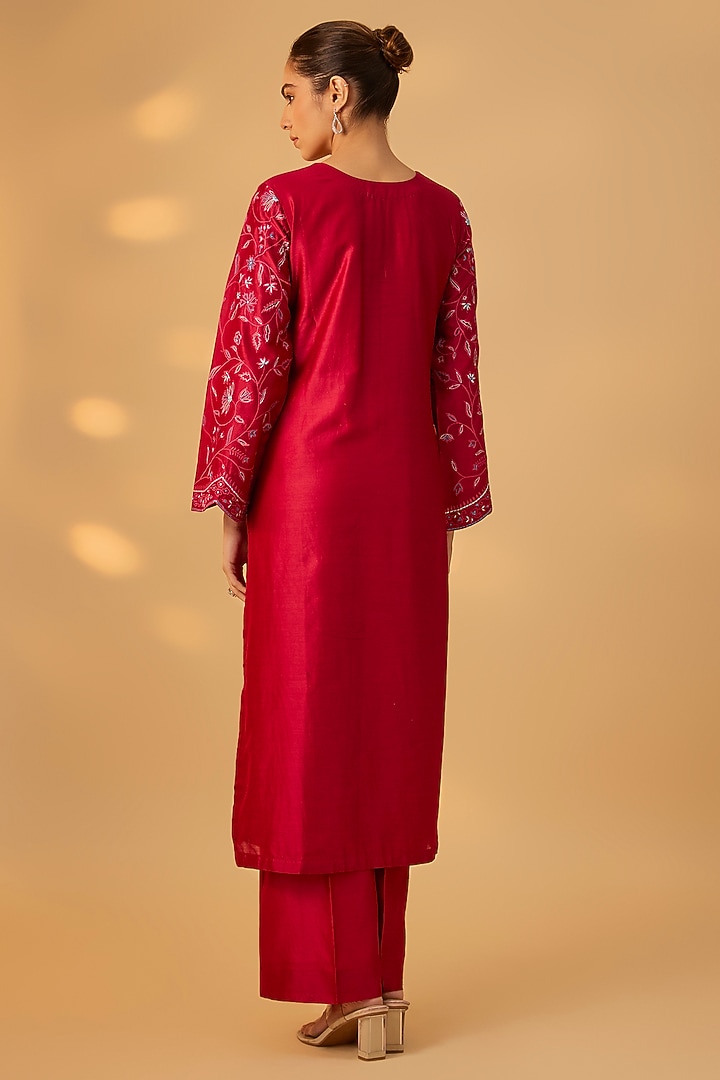 Red Handwoven Chanderi Floral Embroidered Kurta Set by The Aarya at Pernia's Pop Up Shop