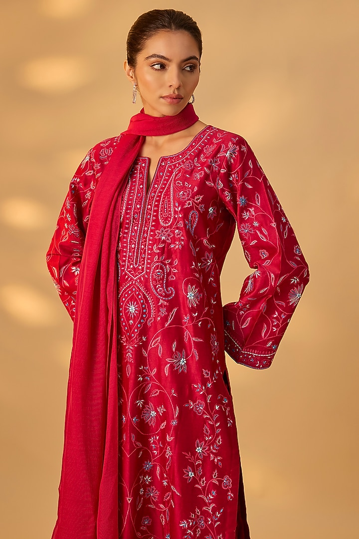 Red Handwoven Chanderi Floral Embroidered Kurta Set by The Aarya at Pernia's Pop Up Shop