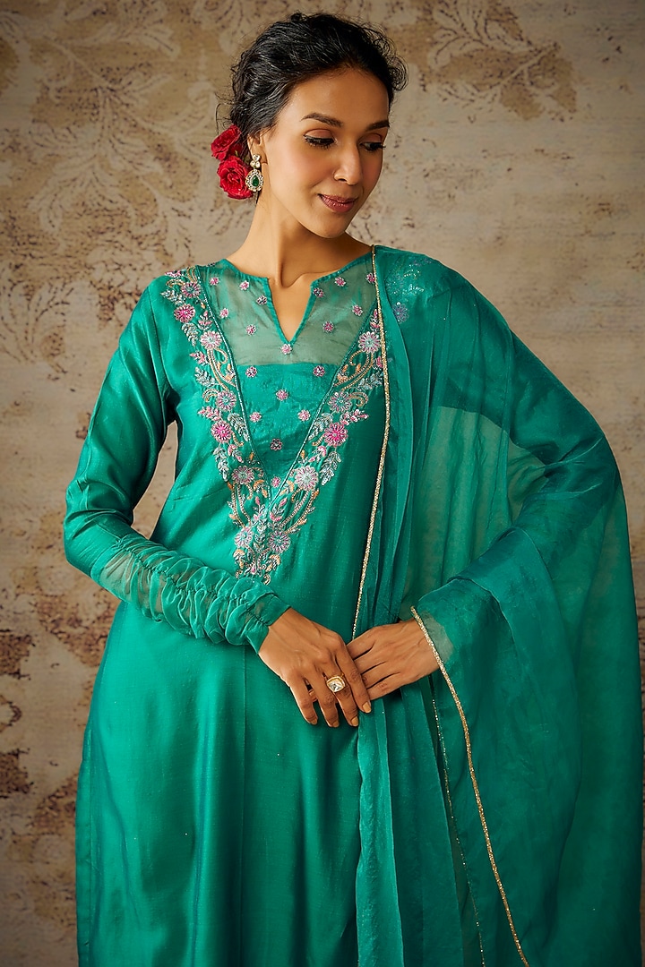 Peacock Green Handwoven Chanderi Hand Embroidered Kurta Set by The Aarya at Pernia's Pop Up Shop
