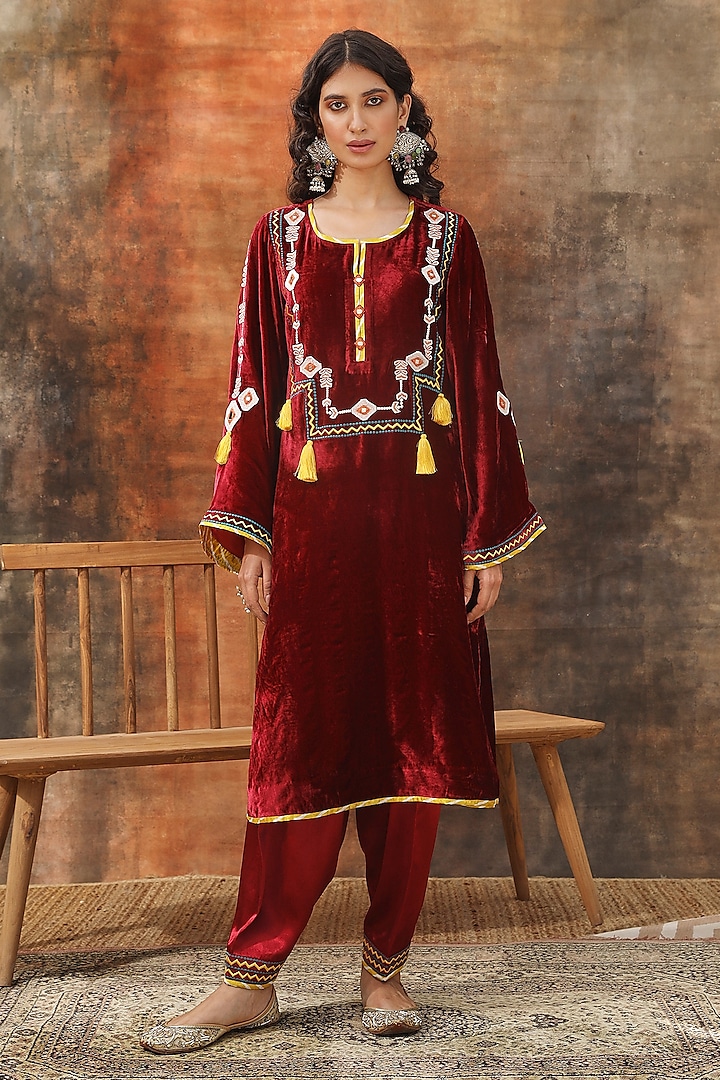 Maroon Silk Velvet Embroidered Straight Kurta Set by Tasha India at Pernia's Pop Up Shop