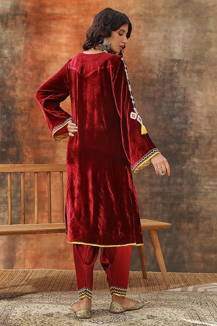 Maroon Silk Velvet Embroidered Straight Kurta Set by Tasha India at Pernia's Pop Up Shop