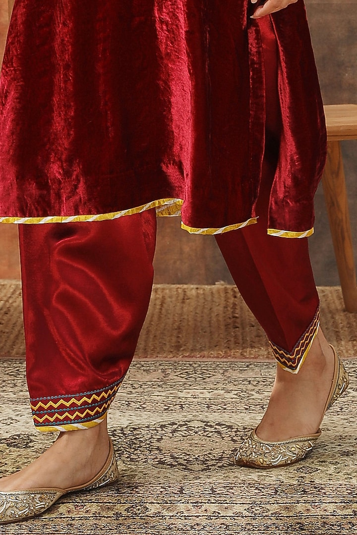 Maroon Silk Velvet Embroidered Straight Kurta Set by Tasha India at Pernia's Pop Up Shop
