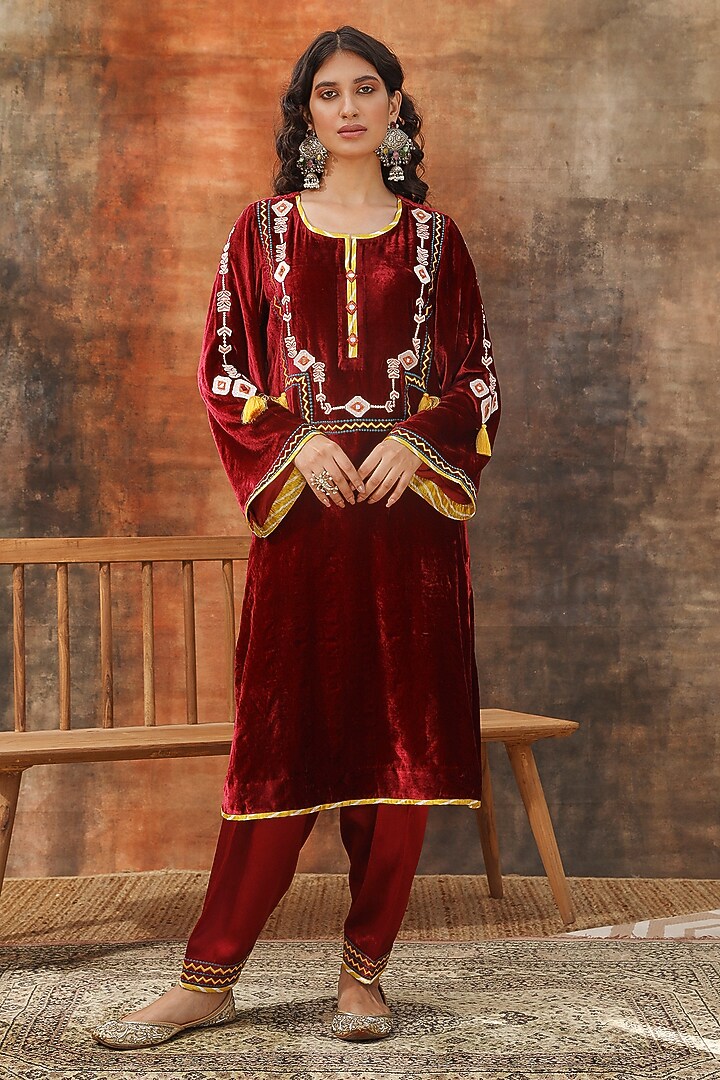 Maroon Silk Velvet Embroidered Straight Kurta Set by Tasha India at Pernia's Pop Up Shop