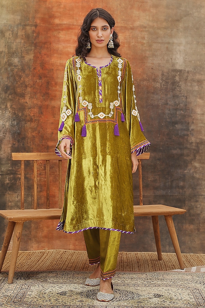 Green Silk Velvet Embroidered Straight Kurta Set by Tasha India at Pernia's Pop Up Shop