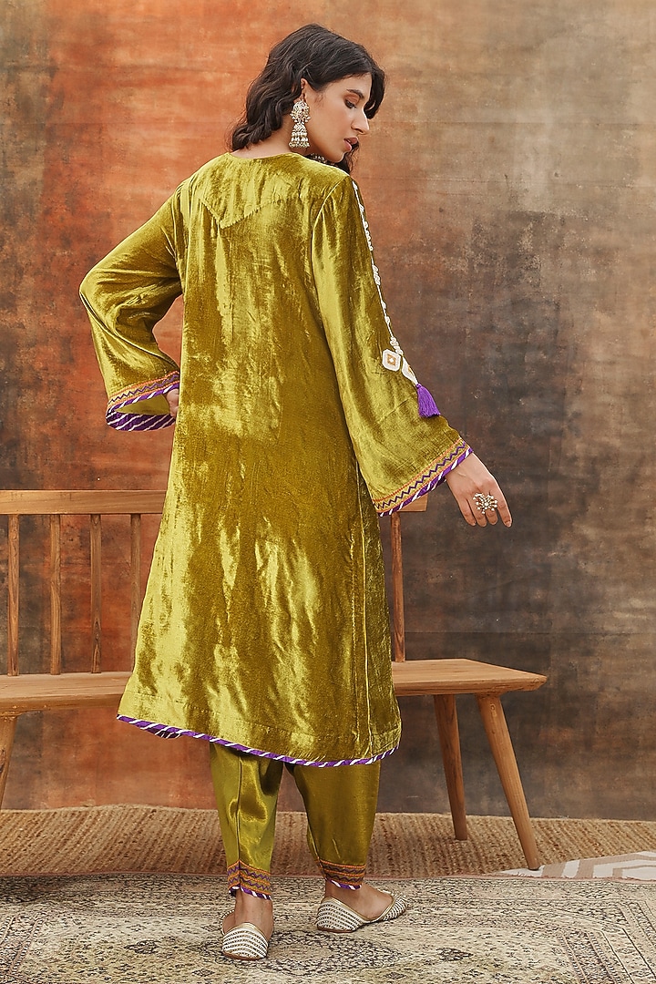 Green Silk Velvet Embroidered Straight Kurta Set by Tasha India at Pernia's Pop Up Shop