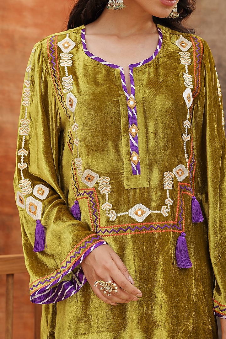Green Silk Velvet Embroidered Straight Kurta Set by Tasha India at Pernia's Pop Up Shop