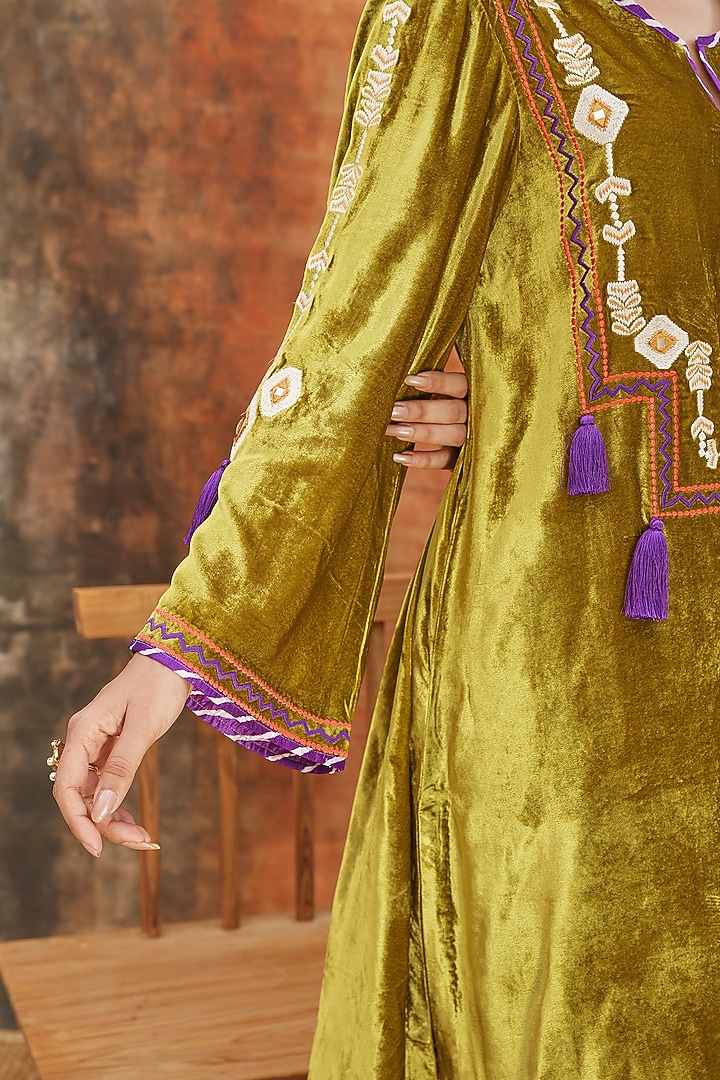 Green Silk Velvet Embroidered Straight Kurta Set by Tasha India at Pernia's Pop Up Shop