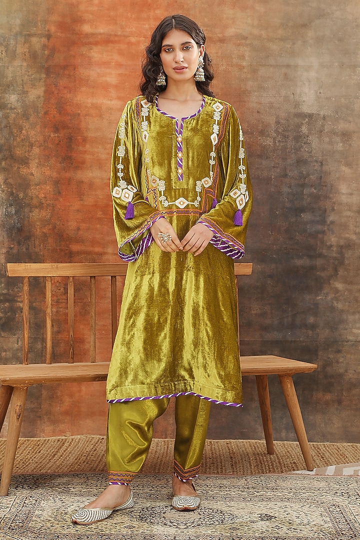 Green Silk Velvet Embroidered Straight Kurta Set by Tasha India at Pernia's Pop Up Shop