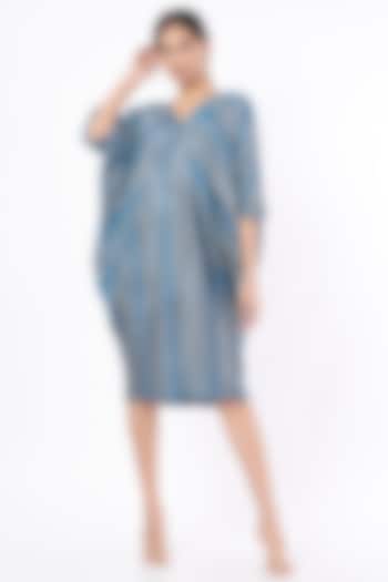 Teal Pleated Midi Dress by Tasuvure