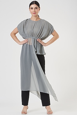 Grey Pleated Top by Tasuvure