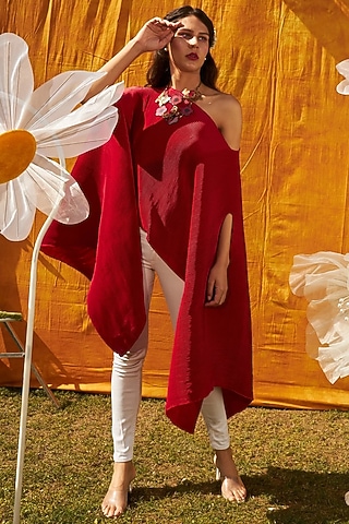Red Polyester Cape by Tasuvure