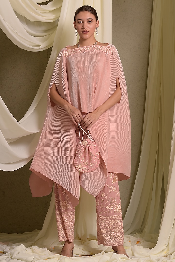 Pastel Pink Pleated Silk & Georgette Embroidered Cape Set by Tasuvure at Pernia's Pop Up Shop