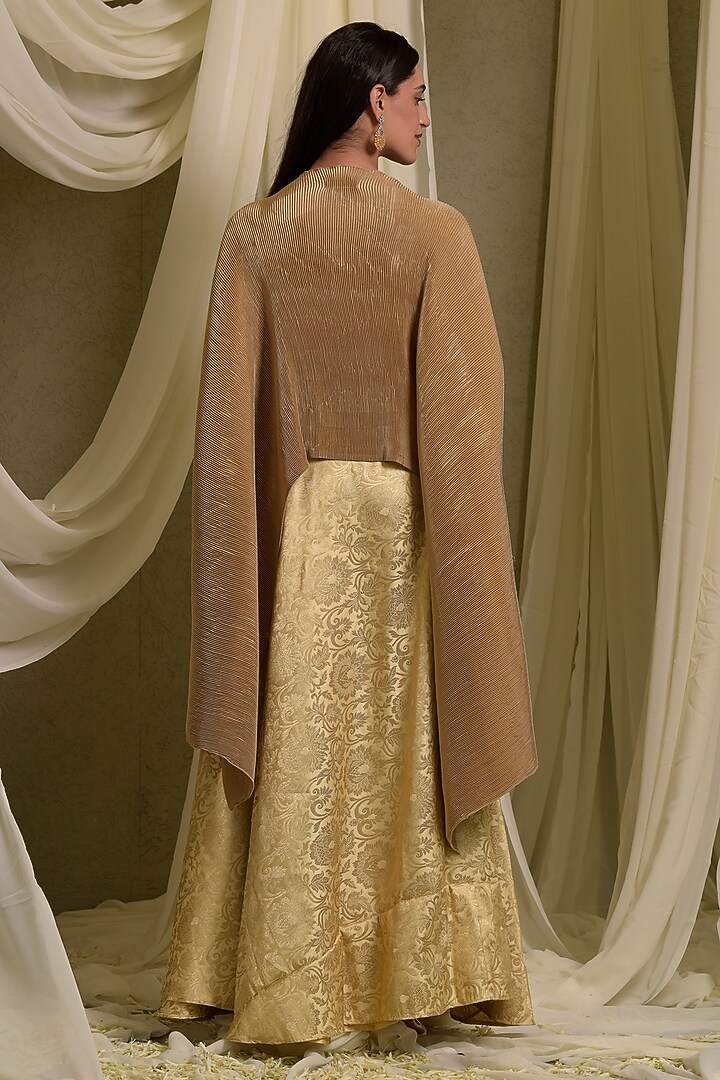 Gold Pleated Silk Embroidered Cape Set by Tasuvure at Pernia's Pop Up Shop