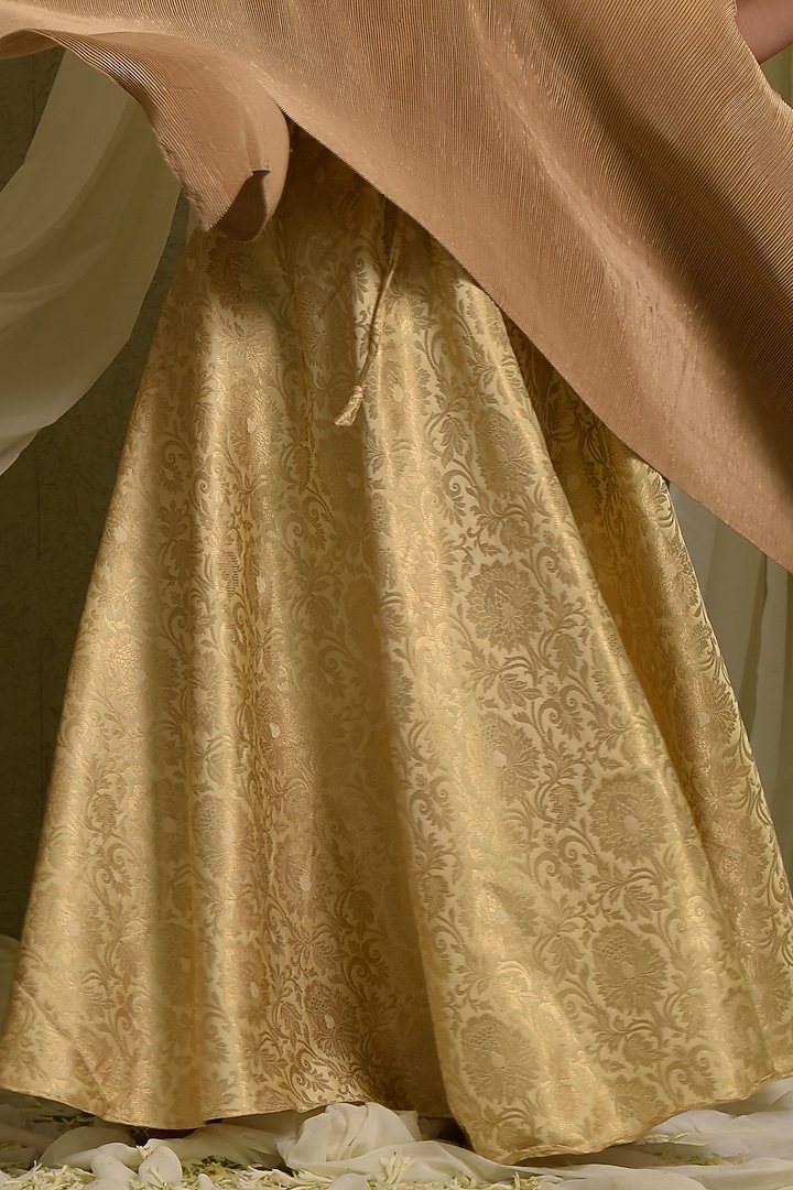 Gold Pleated Silk Embroidered Cape Set by Tasuvure at Pernia's Pop Up Shop