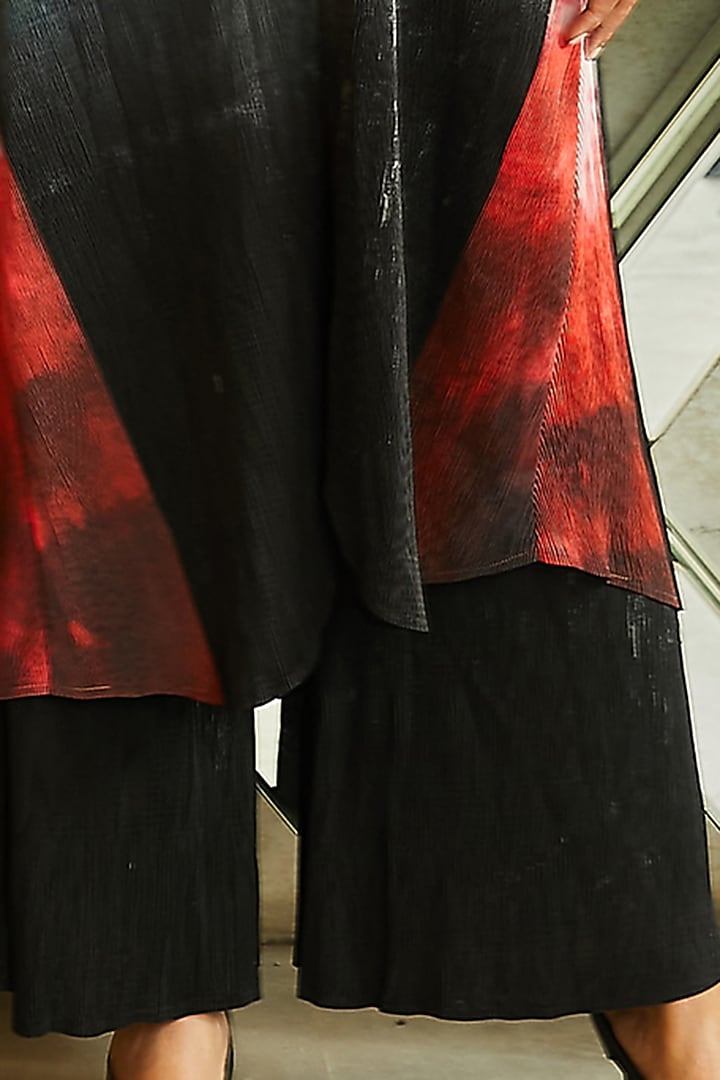 Red & Black Printed Tunic Set by Tasuvure Indes at Pernia's Pop Up Shop