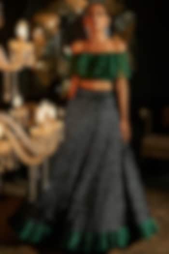 Emerald Green Sequined Skirt Set by Tasuvure Indes