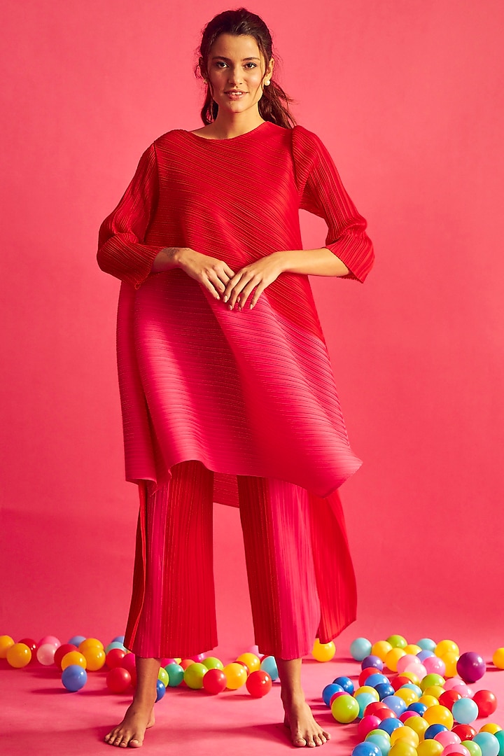 Pink Pleated Fabric Pant Set by Tasuvure at Pernia's Pop Up Shop