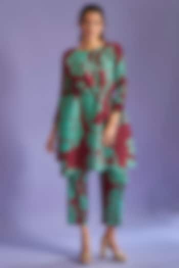 Maroon & Green Printed Pant Set by Tasuvure