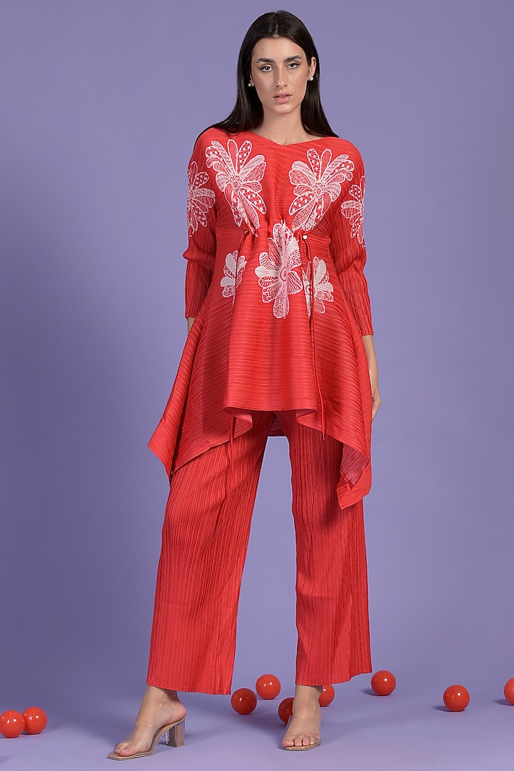 Red Pleated Polyester Floral Printed Co-Ord Set by Tasuvure at Pernia's Pop Up Shop