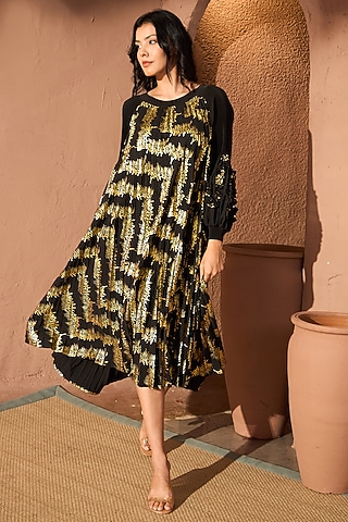 Black & Gold Metallic Pleated Fabric Embellished Midi Dress by Tasuvure