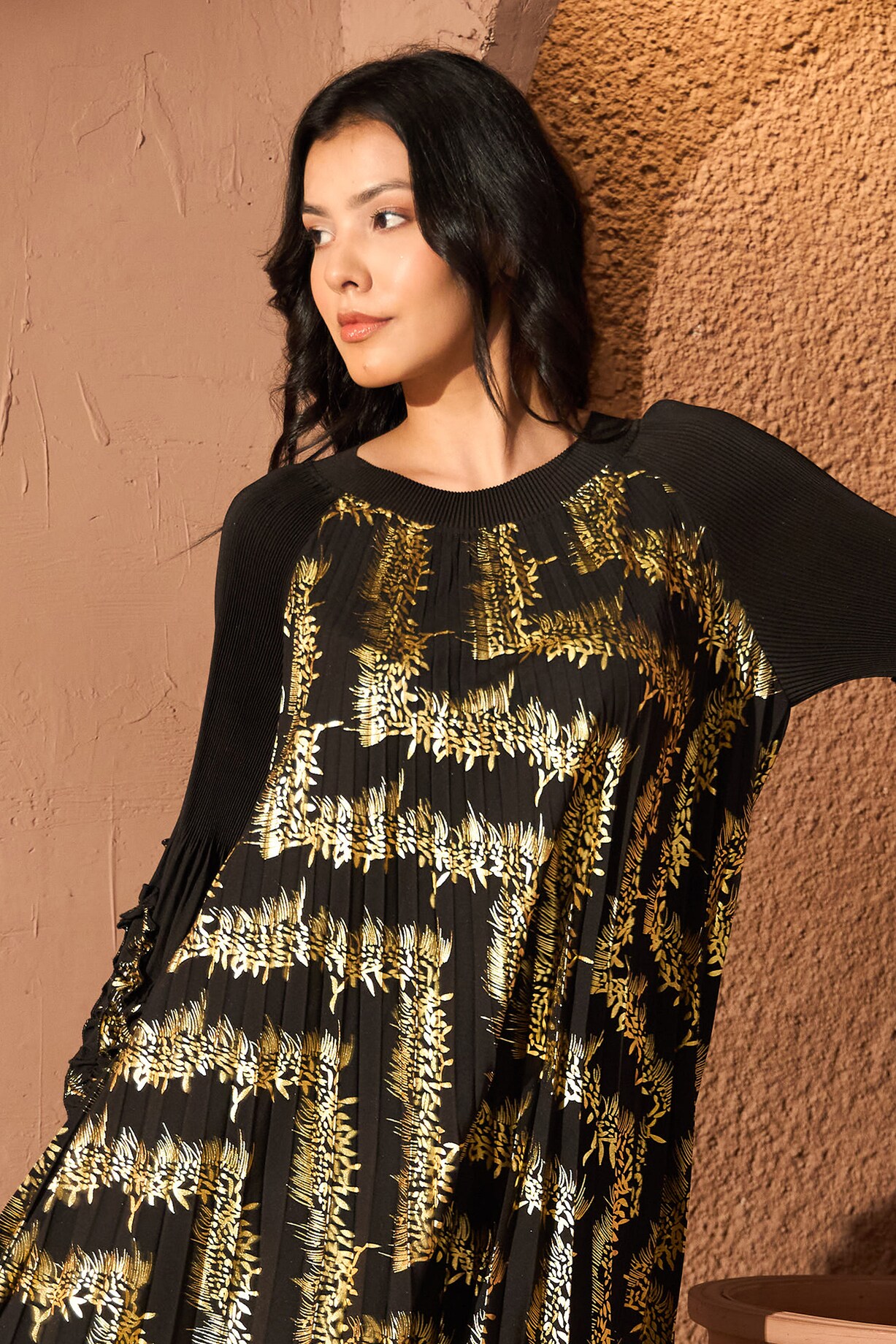 Black & Gold Metallic Pleated Fabric Embellished Midi Dress by Tasuvure at  Pernia's Pop Up Shop 2026