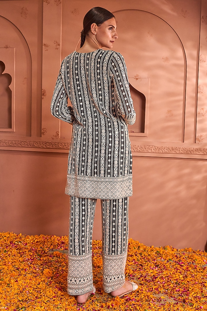Black Georgette Thread Embroidered Kurta Set by Tasuvure at Pernia's Pop Up Shop