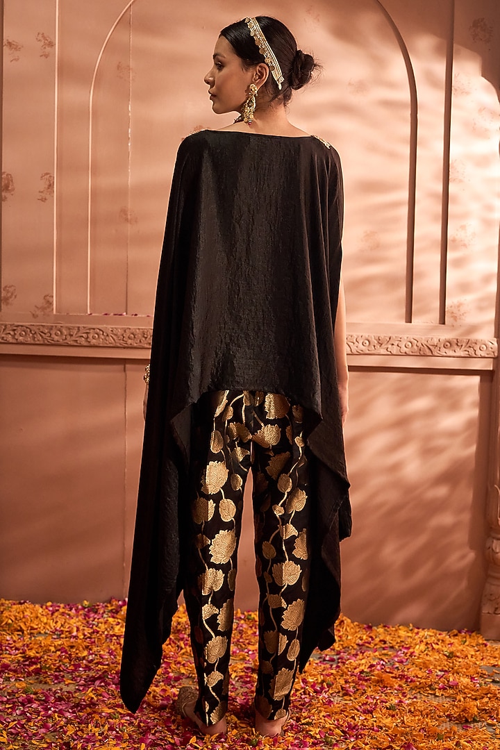 Black Brocade Gharara Set by Tasuvure at Pernia's Pop Up Shop