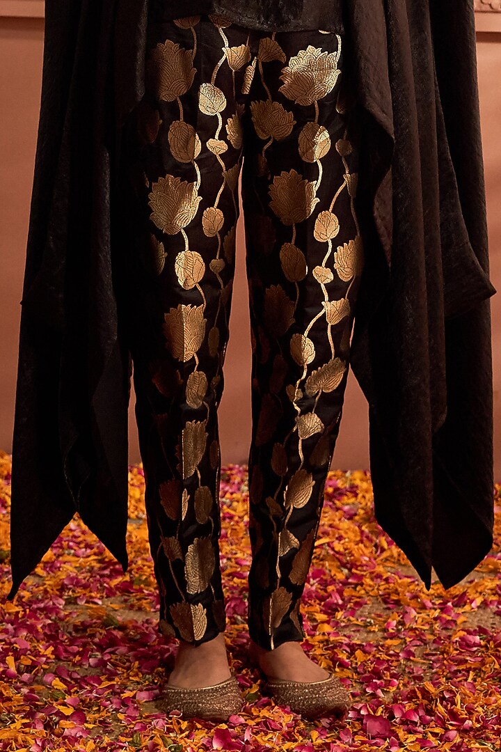 Black Brocade Gharara Set by Tasuvure at Pernia's Pop Up Shop