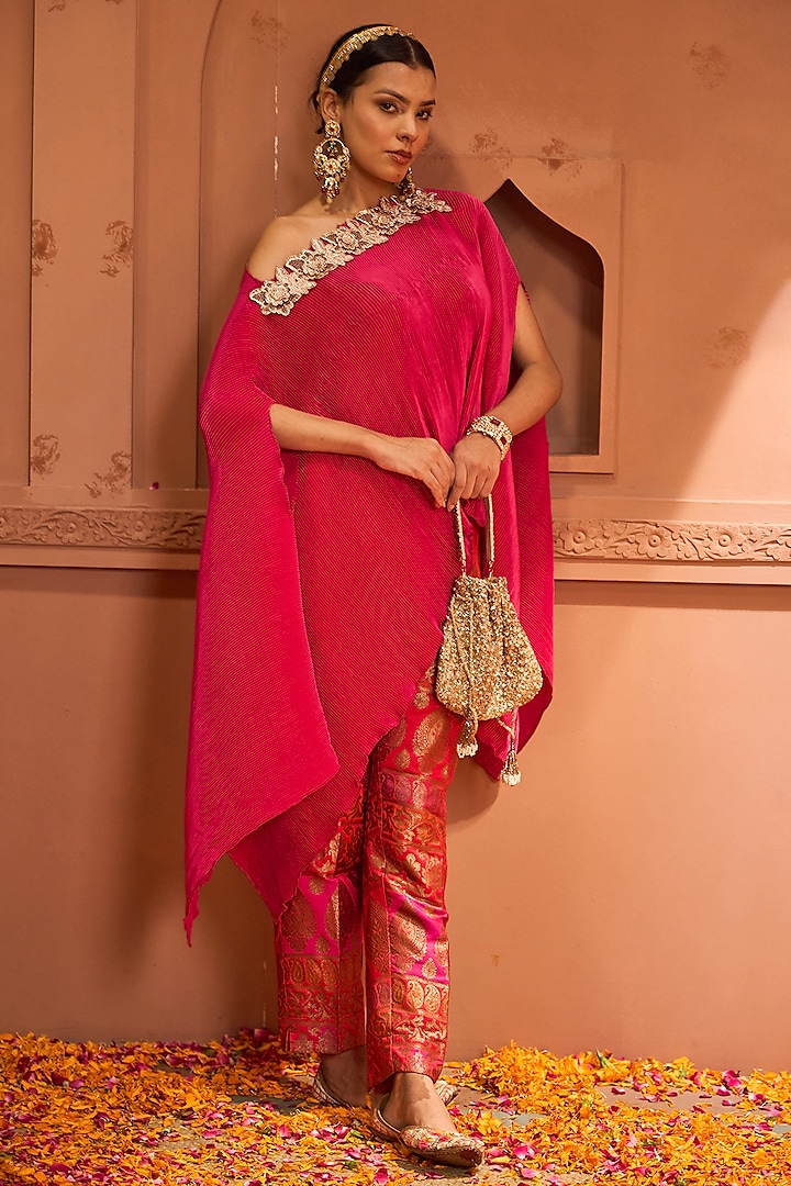 Fuchsia Brocade Gharara Set by Tasuvure at Pernia's Pop Up Shop