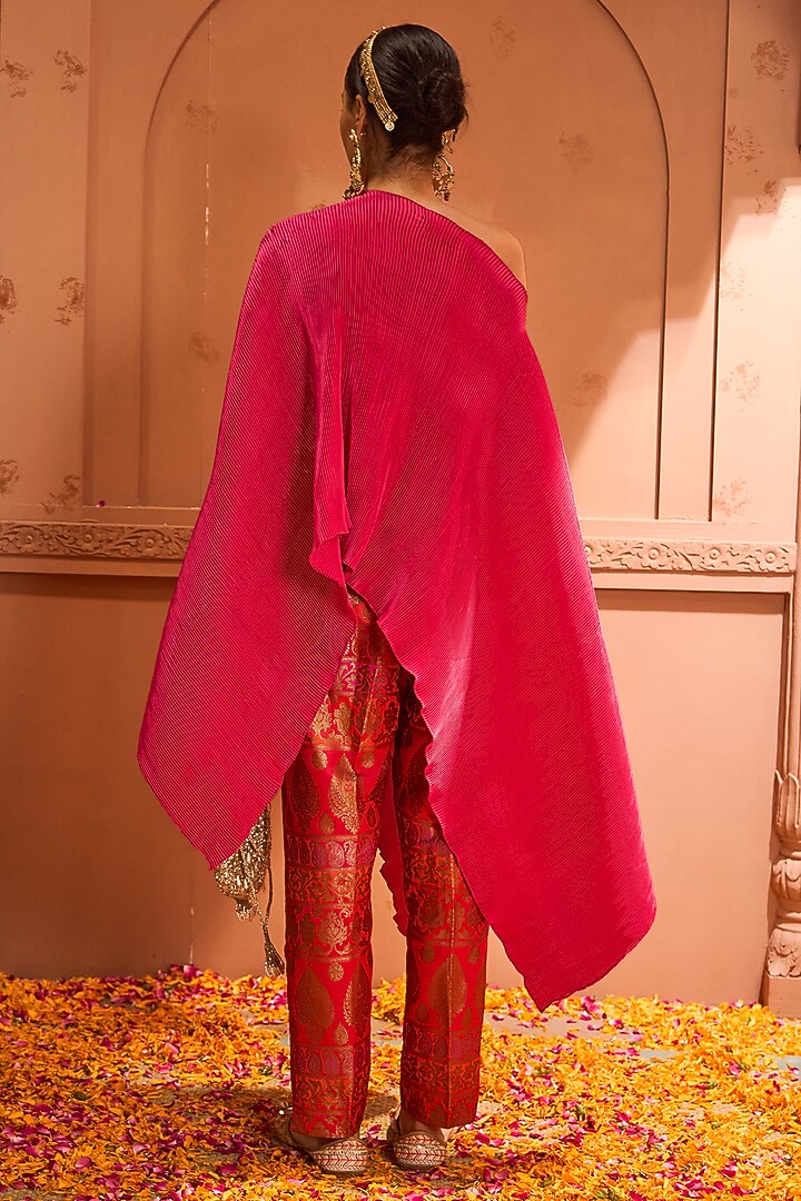 Fuchsia Brocade Gharara Set by Tasuvure at Pernia's Pop Up Shop