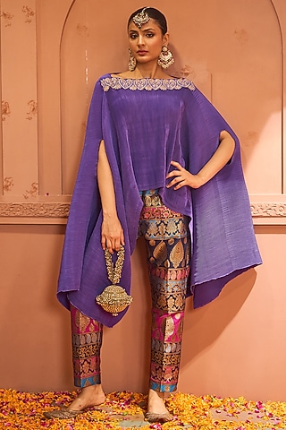 Hibiscus Pleated Silk Lace Embroidered Cape Set by Tasuvure