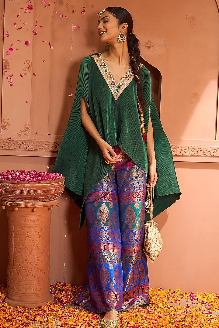 Green Pleated Silk Embroidered Cape Set by Tasuvure at Pernia's Pop Up Shop