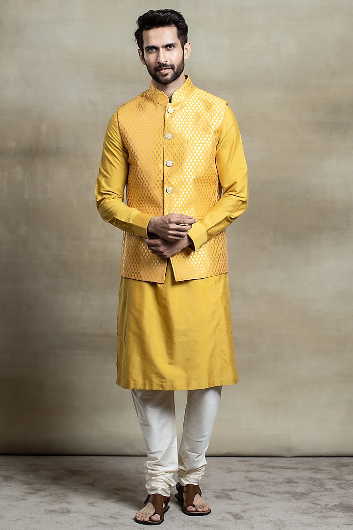 Yellow Jacquard Bundi Jacket Set by TASVA