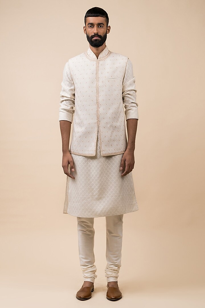 Ivory Viscose Blend Thread Embroidered Bundi Jacket Set by TASVA at Pernia's Pop Up Shop