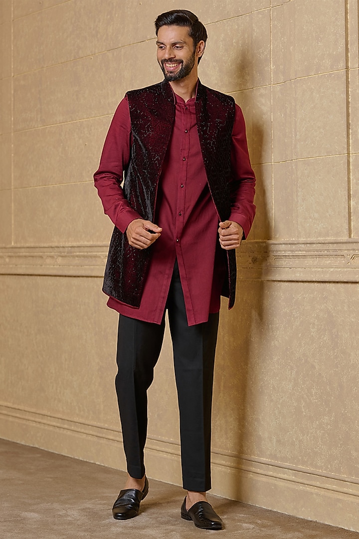 Wine Polyester Embroidered Bundi Jacket Set by TASVA at Pernia's Pop Up Shop