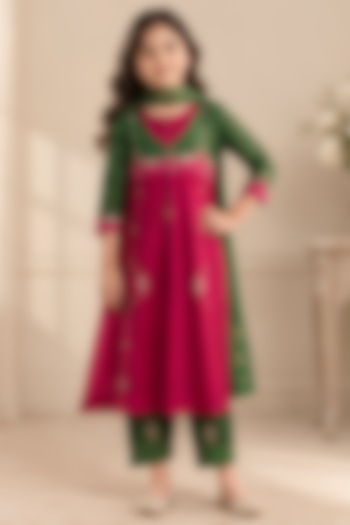 Pink Silk Cotton Embroidered Kurta Set For Girls by Tatwa Kids at Pernia's Pop Up Shop