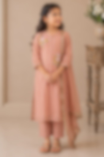 Peach Silk Cotton Embroidered Kurta Set For Girls by Tatwa Kids at Pernia's Pop Up Shop