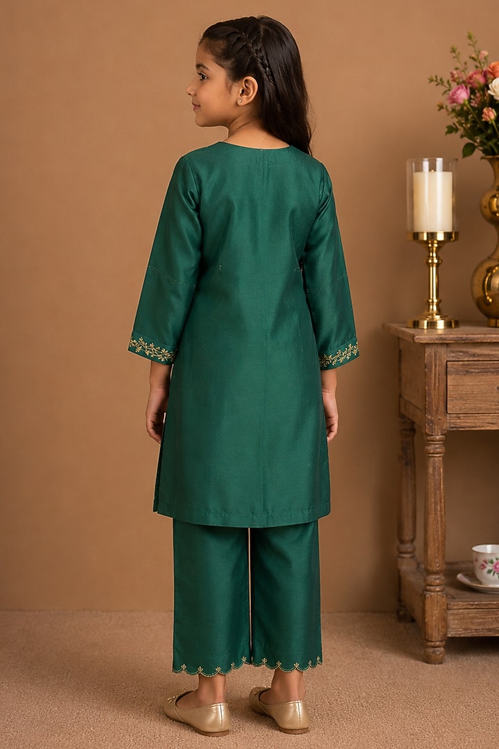 Green Silk Cotton Hand Embroidered Kurta Set For Girls by Tatwa Kids at Pernia's Pop Up Shop