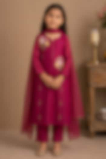 Rani Pink Silk Cotton Embroidered Kurta Set For Girls by Tatwa Kids at Pernia's Pop Up Shop