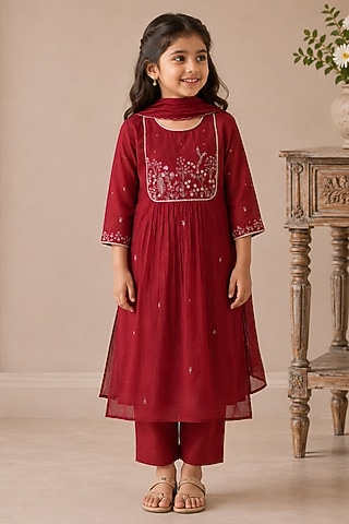 Maroon Silk Cotton Hand Embroidered Kurta Set For Girls by Tatwa Kids