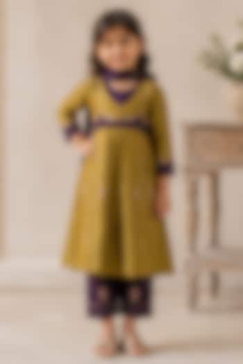 Mehendi Green Silk Cotton Embroidered Mastani Kurta Set For Girls by Tatwa Kids at Pernia's Pop Up Shop