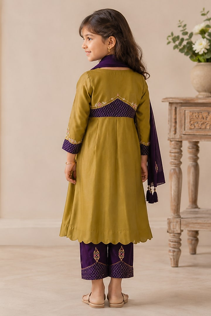 Mehendi Green Silk Cotton Embroidered Mastani Kurta Set For Girls by Tatwa Kids at Pernia's Pop Up Shop