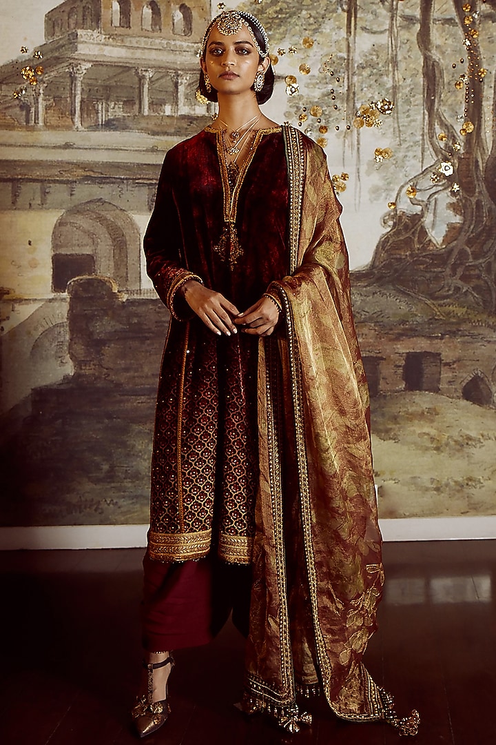 Wine Digital Printed & Hand Embroidered Kurta Set by Tarun Tahiliani at Pernia's Pop Up Shop