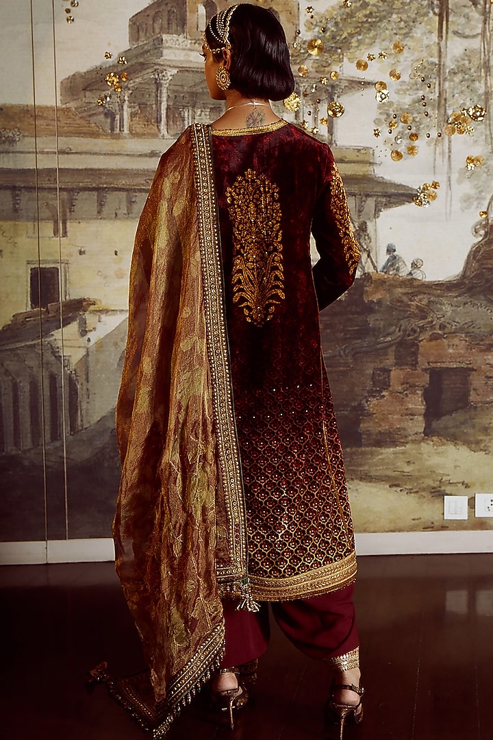 Wine Digital Printed & Hand Embroidered Kurta Set by Tarun Tahiliani at Pernia's Pop Up Shop