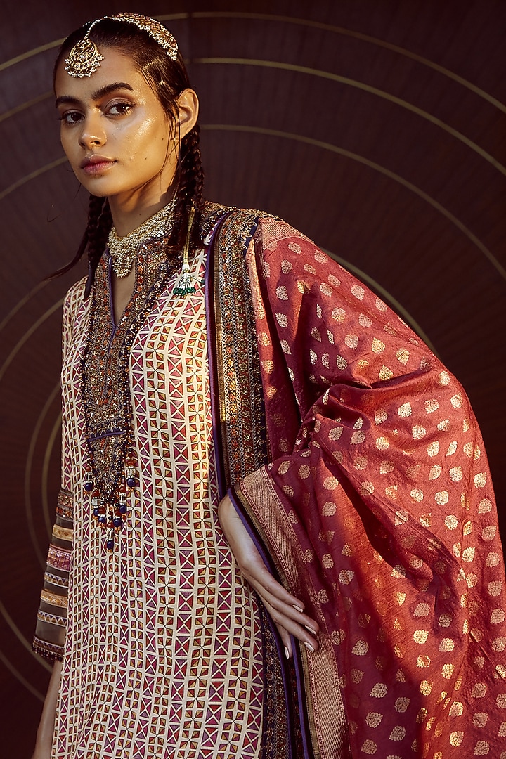 Red Embroidered Kurta Set by Tarun Tahiliani at Pernia's Pop Up Shop