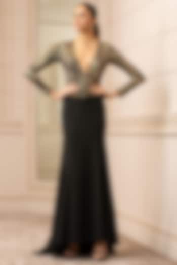Black Crepe Fish Cut Skirt Set by Tarun Tahiliani at Pernia's Pop Up Shop