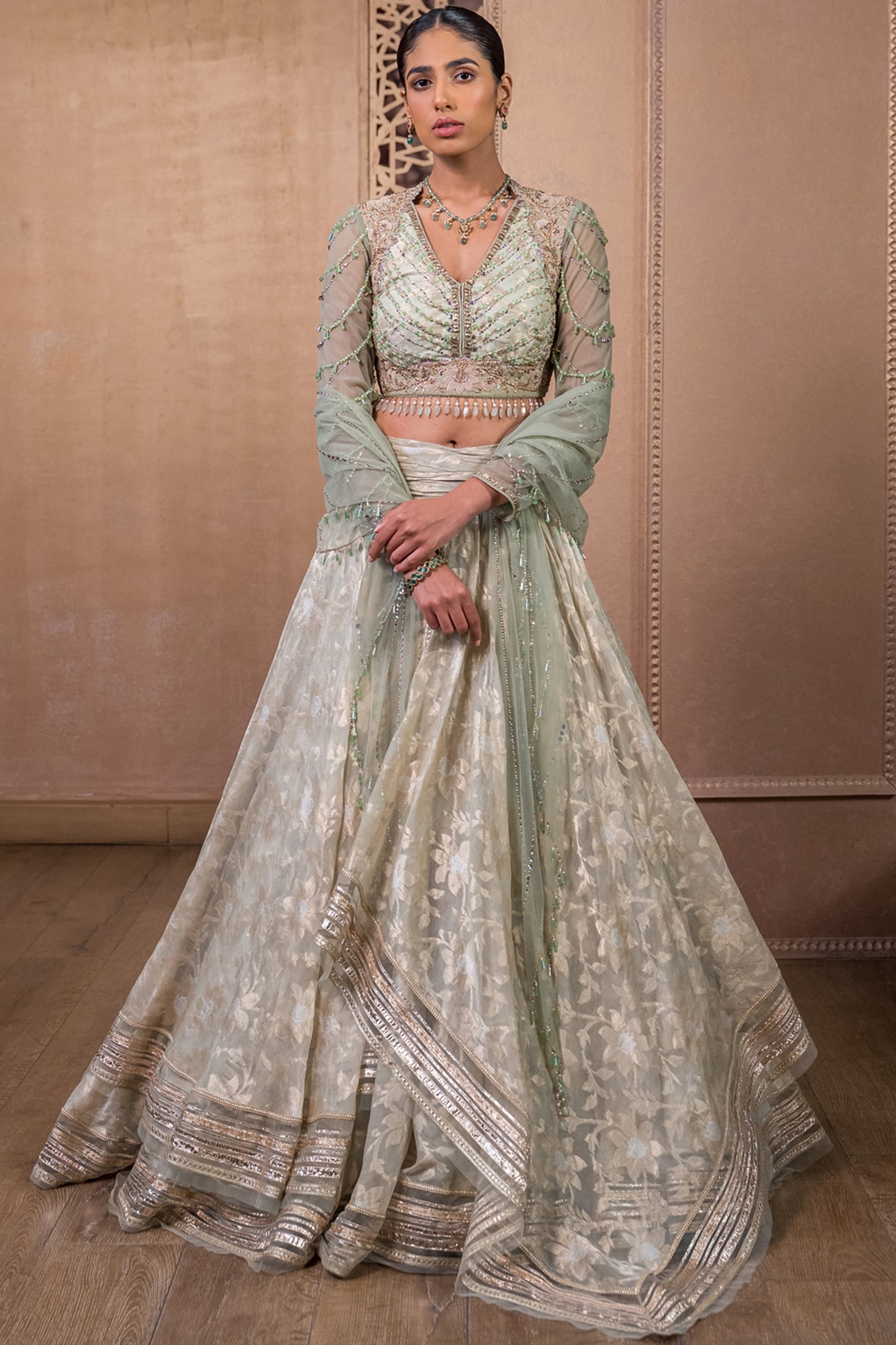 Tarun Tahiliani's Autumn-Winter couture collection is the answer to all  your bridal wear queries! | Real Wedding Stories | Wedding Blog