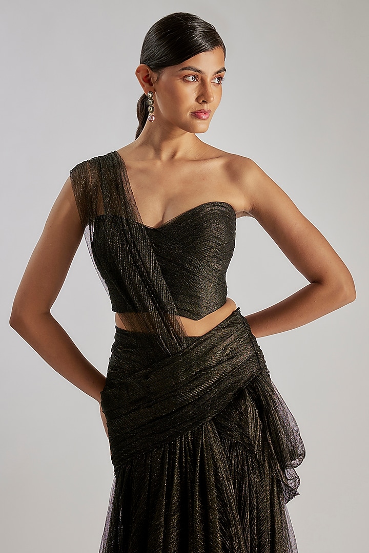 Black Crinkle Concept Wedding Saree Set by Tarun Tahiliani at Pernia's Pop Up Shop