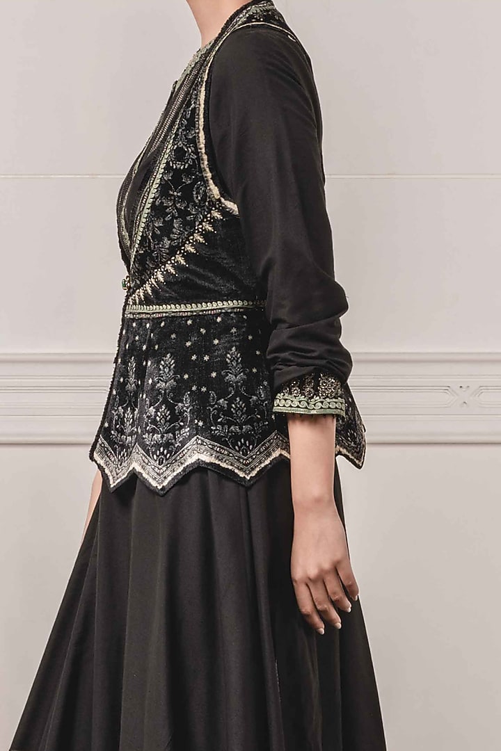Black Embroidered & Printed Jacket by Tarun Tahiliani at Pernia's Pop Up Shop