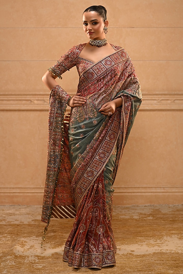 Maroon & Turquoise Brocade Motif Embellished Bridal Saree Set by Tarun Tahiliani at Pernia's Pop Up Shop